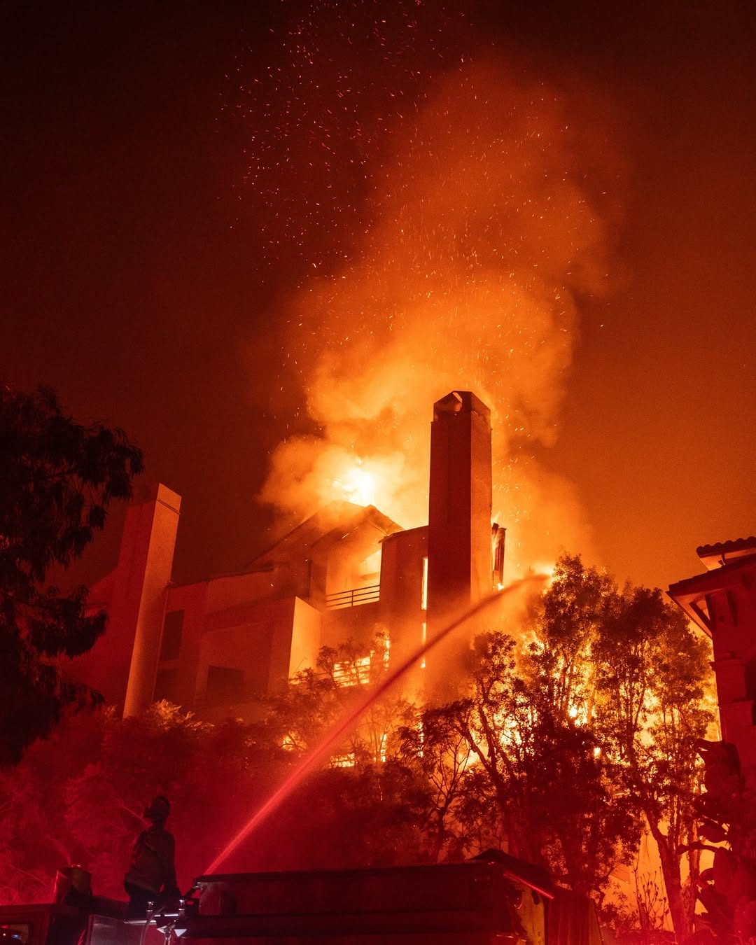 Diminuição dos Ventos Traz Esperança no Combate aos Incêndios em Los Angeles