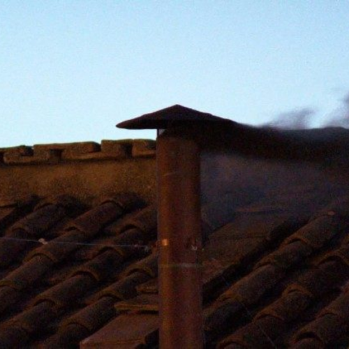 Sinal de Fumaça na Capela Sistina: Primeira Votação Termina sem Papa
