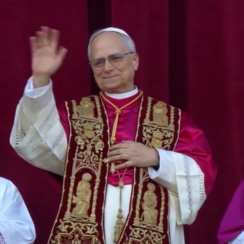 Leão XIV: O Novo Papa é o Cardeal Robert Prevost, Eleito 267º Sucessor de Pedro