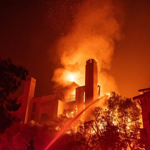 Diminuição dos Ventos Traz Esperança no Combate aos Incêndios em Los Angeles